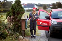 Postens ansatte trives på jobb. FOTO: Posten Norge
