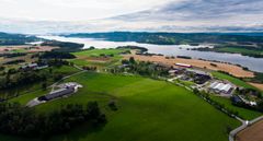 Mære landbruksskole i Trøndelag blir pilotområde i FME ZEN (Forskningssenter for nullutslippsområder i smarte byer). Foto: Camerat og Mære landbruksskole