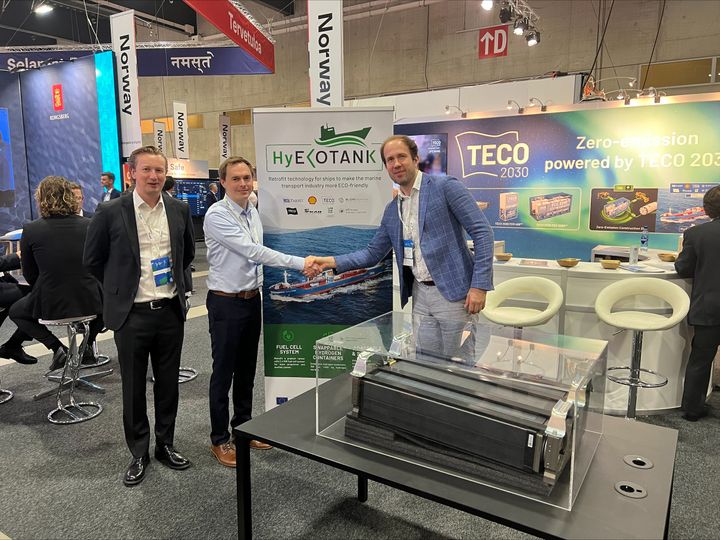TECO 2030 Booth at Nor-Shipping 2023: TECO 2030 and Skeleton Technologies enter into a strategic partnership to boost renewable hydrogen as a zero-carbon fuel for the maritime sector. From left, TECO 2030 COO Tor-Erik Hoftun and Director of Business Development Fredrik Aarskog, together with Sales Director Kersten Eero from Skeleton Technologies on the right.