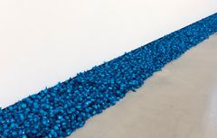 Felix Gonzales-Torres, “Untitled” (Blue Placebo), 1991,
Astrup Fearnley Samlingen / Foto: Vegard Kleven
