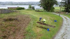 Arkeologene har funnet flere kongegraver fra begynnelsen av vikingtiden i Norge. Vikingkongene ble begravet i skip med gull og perler. Foto: Arkeologisk museum, UiS