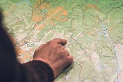 SPRE TRAFIKKEN: - Kommunene bør komme med tydelig informasjon, kart og alternative turruter til sine innbyggere, slik at man får spredd trafikken mest mulig i egen kommune i påsken. Foto: Eivind Haugstad Kleiven