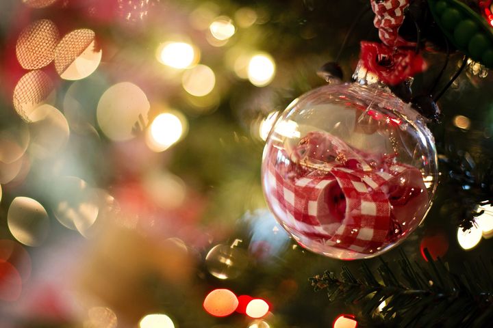 Det kan være brannfarlig å la julelysene stå på om natta. Foto: Pixabay.