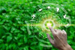 SINTEF, Trondheim kommune og de andre prosjektpartnerne skal utvikle en målemetode for grønn konkurransekraft, og en veileder for kommuner og fylkeskommuner som skal bli grønne og lønnsomme. Illustrasjon: Shutterstock