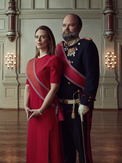 Ine Jansen og Atle Antonsen som dronning Isabella og kong Johan i «Kjære landsmenn». Foto: Bjørn Wad.