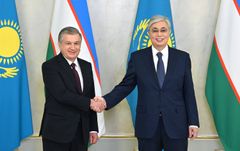 Kasakhstans president Kassym-Jomart Tokayev og Usbekistans president Shavkat Mirziyoyev (Akorda.kz)