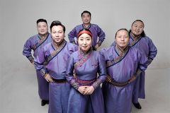 Kkhusugtun - eit av dei fremste strupesong-ensemble i Mongolia.