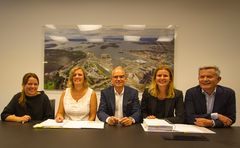 F.v.: Eva Hagen, adm.dir. HAV Eiendom, Anne Sigrid Hamran, styreleder HAV Eiendom, Torgeir Silseth, CEO Nordic Choice Hotels, Camilla Krogh, konserndirektør for bygg i Skanska, Arne Brovold, konserndirektør for eiendomsutvikling i Skanska. Foto: Christopher Griffiths