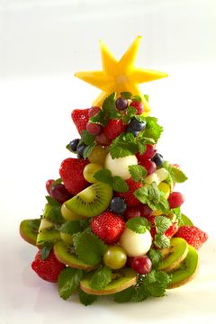 Julens vakreste juletre lager du av frukt og bær.