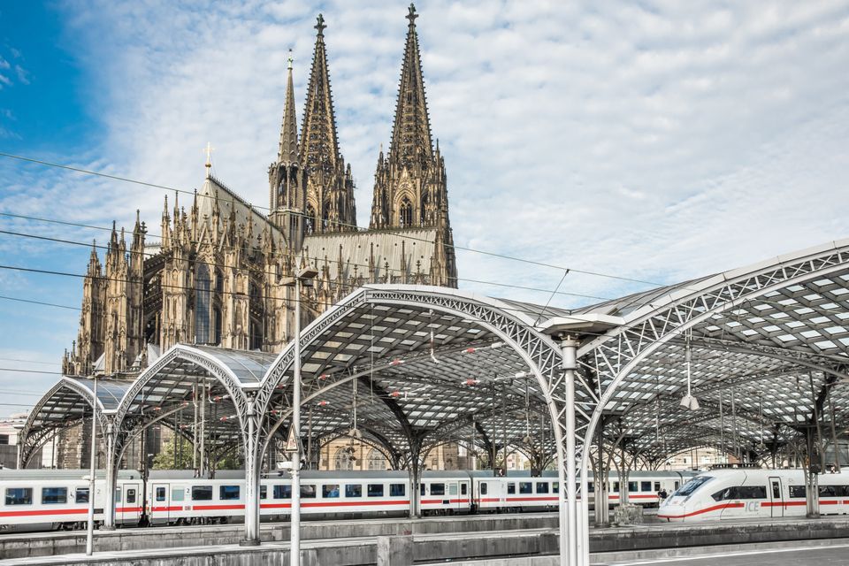 Köln domen og togstasjon med ICE
