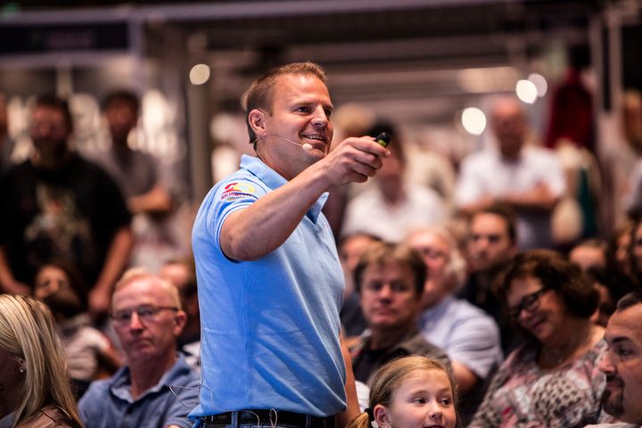 Otto Robsahm holder foredrag og leder konkurranser både lørdag og søndag. I "Jakten på Otto" kan en heldig vinner få oppussing med Otto Robsahm og hans team, verdt 1 million kroner. Man må besøke Boligmessen for å delta. Foto: Bård Gundersen