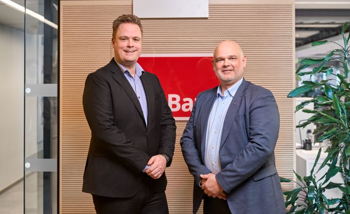 Til venstre Endre Jo Reite, direktør privatmarked i BN Bank og Erik Nilsen, avdelingsdirektør skattekriminalitet i Skatteetaten. Foto: Kristoffer Wittrup