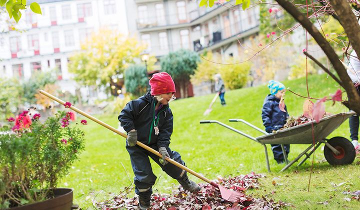 Med dugnaden kan man skape en fin sosial ramme. (Foto: Nadia Frantsen)