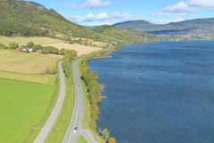 Fra eksisterende E6 langs Mjøsa på strekningen Roterud - Storhove. (Foto: Nordic Skytech)