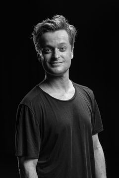 Christian Eriksen er manusforfatter, skuespiller og - sammen med Arne Nøst - også regissør i The Mute.