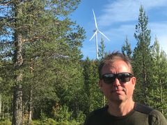 Audun Bringsvor, generalsekretær i Norsk Hyttelag, mener at vindmøller IKKE hører hjemme i norsk natur.