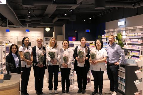 boots-apotek-i-helt-ny-drakt-boots-norge