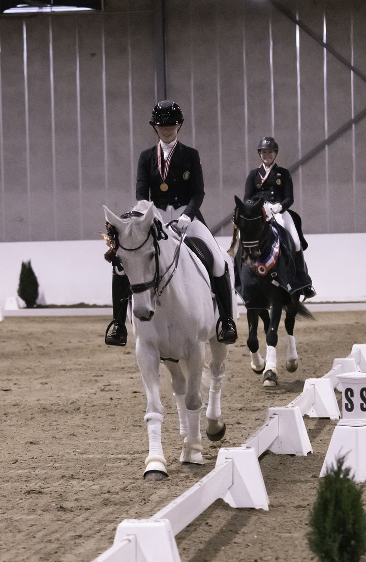 -Jeg er utrolig fornøyd med å få klasseplassering begge dager og sammenlagt bronse som førsteårs young rider, sier Anna Konstanse Helberg. Foto: Ann K Bratteng/Horsephoto.com