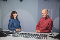 Sigrid Agnethe og Arne Egil i studio. Foto: Marius Fiskum/NRK