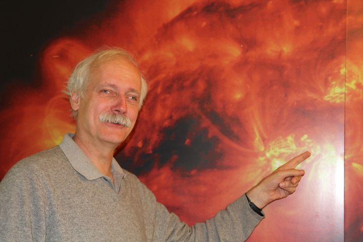– Vi håper at vi gjennom samarbeid kan utvikle en 3D-modell av hele sola. Den kan bli et viktig verktøy for å kunne studere og visualisere de ulike prosessene i sola, sier Mats Carlsson. Foto: Gunhild M. Haugnes/UiO
