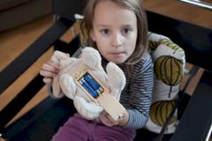 Elektroniske og batteridrevne leker kan inneholde miljøgifter, og skal sorteres som EE-avfall. Foto: Åsa Maria Mikkelsen.
