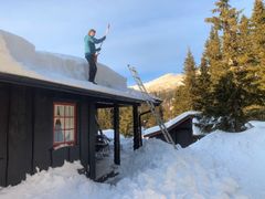 Mye tung snø utgjør en fare for hyttetaket