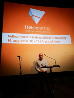 Leder for Helsepartiet Agder, dr. Egil Hagen, ledet presentasjonen av Pinga på Helsepartiets Arendalsuke 2020.