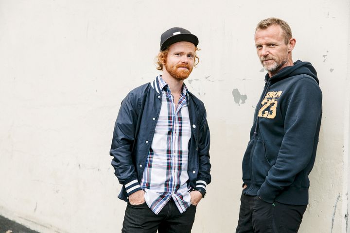 Pressebilde: Ravi og Jo Nesbø "Årner Sæ". Foto: Johnny Vaet Nordskog. Universal Music 2015