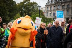 I dag var frivilligheten samla til massemønstring for full momskompensasjon foran Stortinget. (Foto: Birgitte Heneide, Frivillighet Norge)