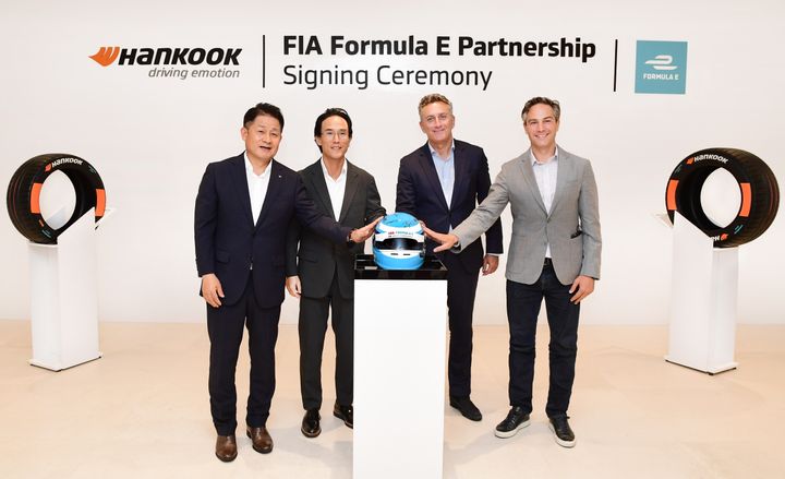 Sooil Lee, President & CEO of Hankook Tire & Technology, Hyunbum Cho, Chairman of Hankook & Company, Alejandro Agag, Chairman Formula E, Jamie Reigle, CEO Formula E - Hankook Tire, Technoplex, Seoul, 11.8.2022 (from left to right).