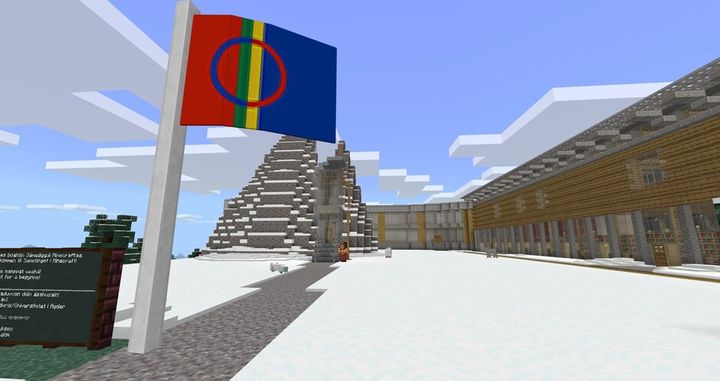 Samenes flagg blir heist på nasjonaldagen 6. februar. Her foran Sametinget i Minecraft.