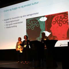 Inspirerte. Forskningsteknikerne Rita Storslett og Karoline Valseth sammen med stasjonsleder Synnøve Helland i Stavanger fikk åpne den store nettverkskonferansen i TPM Lean med å fortelle sin to år lange «reise» med Lean-metoden. Et av resultatene er at vedlikeholdspersonalet, som før brukte 80 prosent av tiden sin på «brannslukking», nå er nede i fem prosent. Foto: Anne-May Johansen ©Nofima