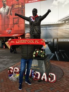 Ansvarlig for fotballreiser i Ving, Svein Erik Bjørnheim på plass på den legindariske stadion.