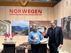 Leder for Stiftelsen Norsk Mat Nina Sundquist og Håkon Haugli fra Innovasjon Norge. Foto: Innovasjon Norge