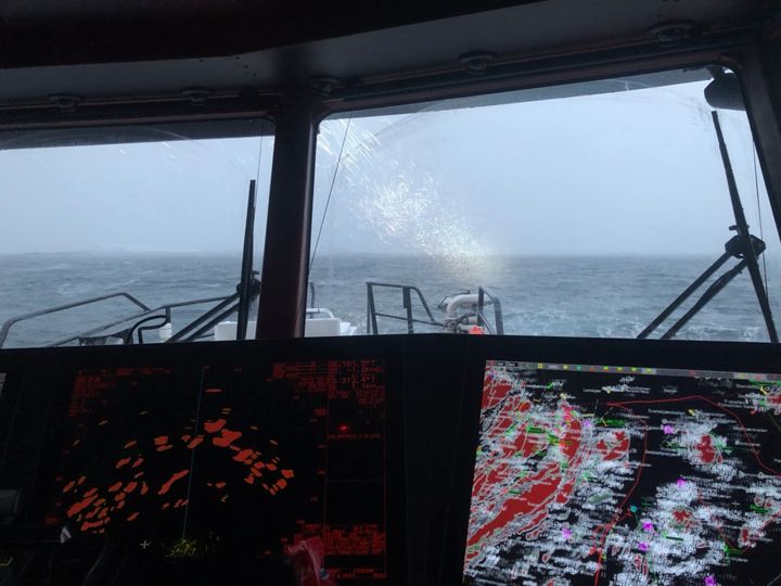 Redningsskøyta «Odd Fellow III» deltok i søket etter at en oppdrettsbåt kantret utenfor Helgelandskysten i november. En mann er antatt omkommet, mens en person ble reddet.