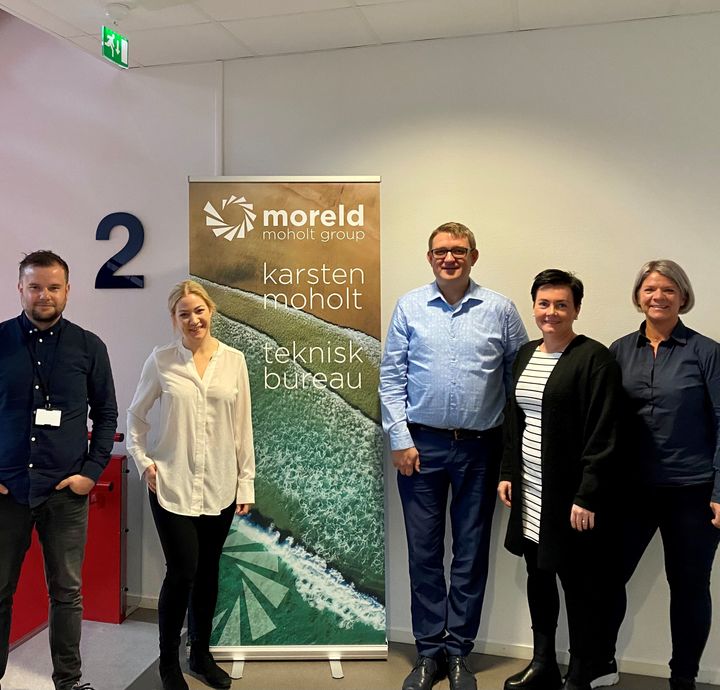 Fra høyre: Resource planner Jill Amble, cost controller Cathrine Notland, accountant Kristoffer Nagell-Dahl, VP Resources Louise Michalsen Klepp, VP Onshore&Industry Erling Olsen