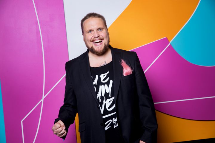 Stian Thorbjørnsen gleder seg til å tre inn i rollen som programleder på NRK1 åtte fredager i høst. Foto: Julia Marie Naglestad/NRK.