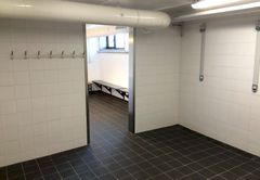 Garderober, toaletter og dusjrom bygges om for å svare bedre på behovet. Foto: Torfinn Øgreid/ Forsvarsbygg
