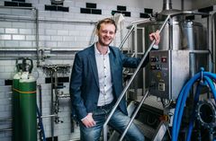 Erlend Vagnild Fuglum er ny sjef for Bryggeri- og Drikkevareforeningen. Han har vært sentral tillitsvalgt i Senterpartiet og kommer fra stillingen som kommunikasjonsdirektør i banken Santander. (Foto: Fartein Rudjord)