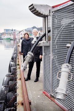 Konserndirektør Grethe Høiland i Lyse og havnedirektør Merete Eik. Foto: Marie von Krogh / Lyse