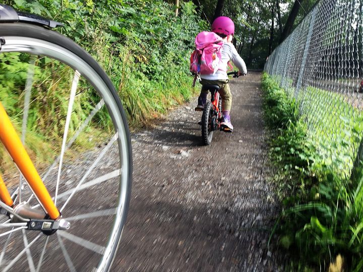 Sammen med en voksen kan barn som oftest starte tidlig å sykle til skolen hvis ferdighetene er tilstrekkelig gode. Foto: Syklistenes Landsforening