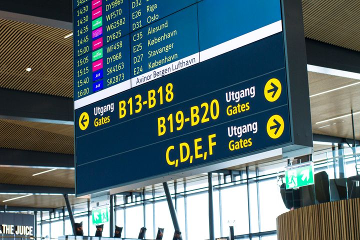 Målt i antall passasjerer var flytrafikken over Avinors lufthavner tre ganger så høy i første kvartal 2022 sammenliknet med første kvartal 2021. Antall flybevegelser økte i samme periode med 46 prosent.