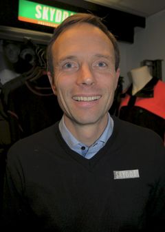 SER FREMOVER: - På tross av at langrenn stort sett dreier seg om individuell konkurranse, er "Å ta vare på hverandre" nærmest blitt synonymt med det norske landslagsmiljøet., sier Skydda.sjef Vegard Aune. FOTO: Skydda Norge/ Mediamenn