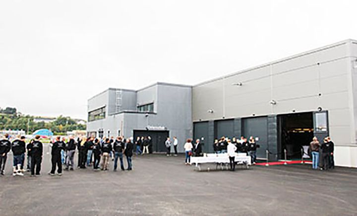 ÅPNING Det nye Møller Bil Skadesenter Romerike ligger tvers over veien for Møller Logistikk og Serviceskolen i Leiraveien 16 på Skedsmo.