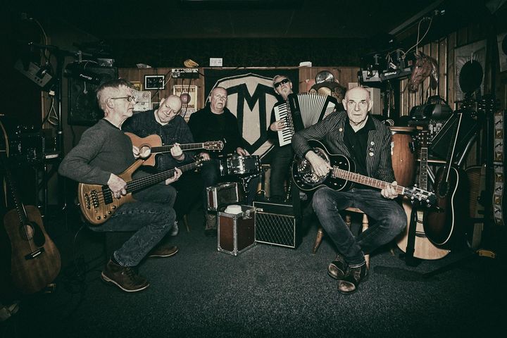 Etter over 35 år som band, er De Musikalske Dvergene ute med sitt første live-album i dag! Foto: Kjetil Tofte