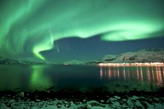 Norsk nordlys, her over Kvaløya. Foto: Gaute Bruvik - visitnorway.com