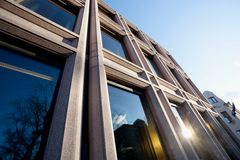 Dersom Norges Bank øker styringsrenten, vil også forbrukslånsrenten påvirkes? Trolig ikke, spår bankene. Foto: Espen Schive