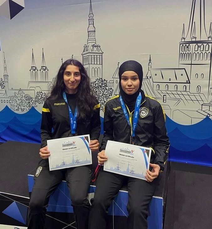 Amna Moghal og Amina Hammich fra Grorud taekwondo klubb