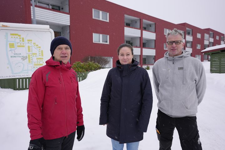 Enova støtter nå borettslag og boligsameier som vil kartlegge smarte klimatiltak. Fra venstre: Jan Peter Amundal (Enova), Mari Erlandsen (TOBB) og Øivind Johnsen (Sollia borettslag).