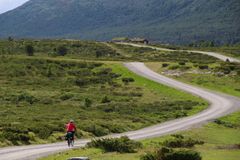 I PEER GYNTS FOTSPOR: Ønsker du en litt mer utfordrende sykkeltur er Peer Gynt-vegen et flott alternativ. Foto: Øyvind Wold